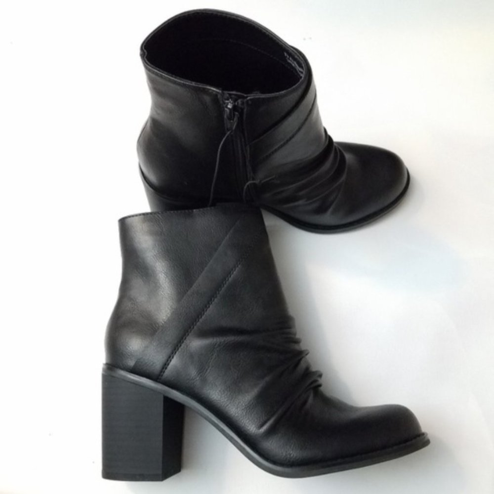 NWT Womens Black Side Zip Boots-7.5